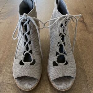 Eileen Fisher Womens Open Toe Lace Up Ankle Booties 6.5 Beige Suede Heeled Boots